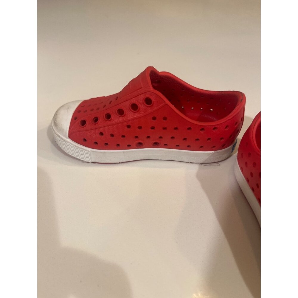 Native Kids Red Jefferson Slip-On Shoes With Perforated Design And White Rubber - Picture 5 of 7